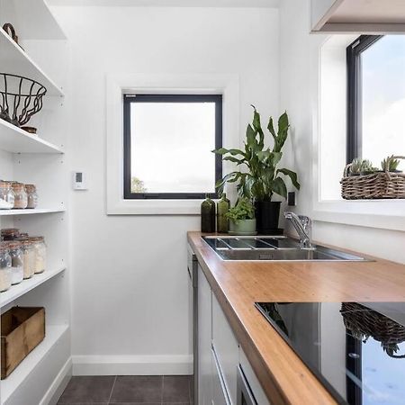 Apartment 2 - Haddin Court - Stunning Executive เบลนิม ภายนอก รูปภาพ