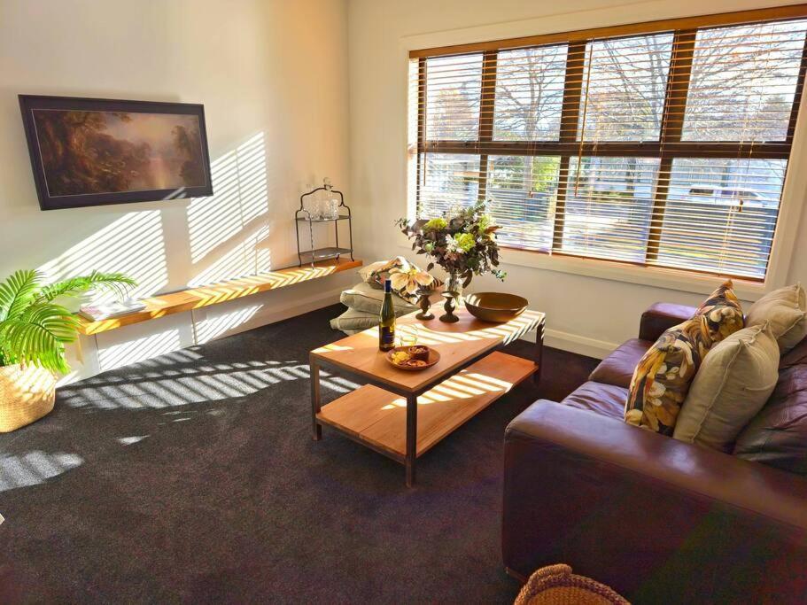 Apartment 2 - Haddin Court - Stunning Executive เบลนิม ภายนอก รูปภาพ